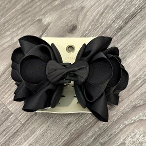 Urban Outfitters rose hairclip